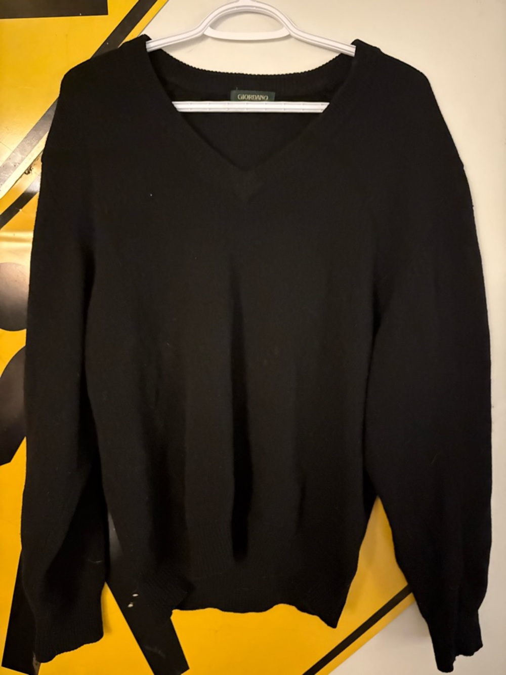 CLASSIC V-NECK SWEATER